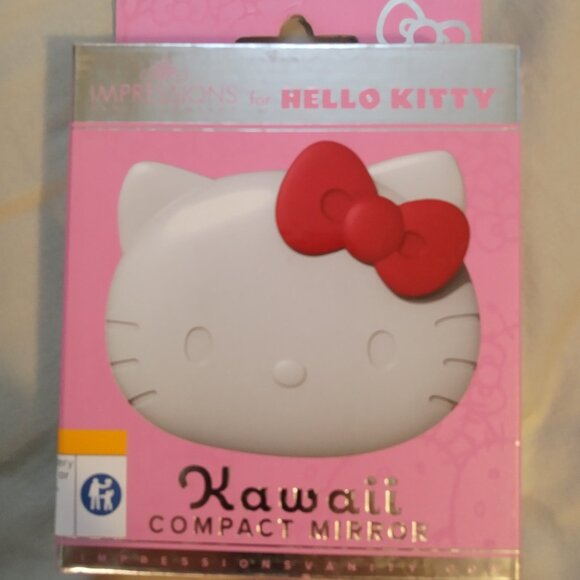 Hello Kitty Pretty Pink LED Compact Mirror - Picture 1 of 2